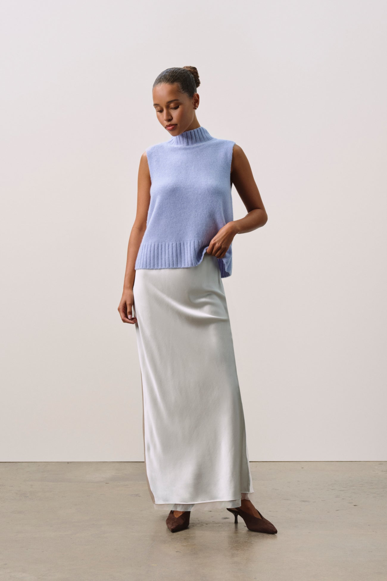 LOUISA SLEEVELESS MOCK NECK